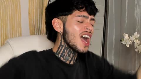 Snapshot of mihailleroy chatting on 02.04.25 MIHAIL LEROY finally independent model online show from 02.04.25