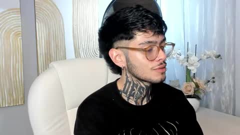 Snapshot of mihailleroy chatting on 02.10.25 MIHAIL LEROY finally independent model online show from 02.10.25