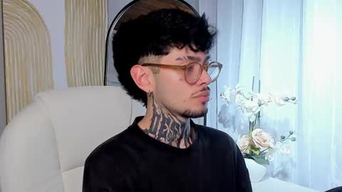 Snapshot of mihailleroy chatting on 03.11.25 MIHAIL LEROY finally independent model online show from 03.11.25