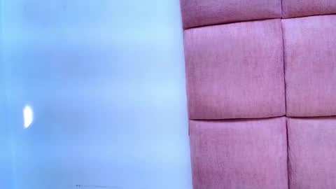 Snapshot of miia_01_ chatting on 09.22.25 Mia online show from 09.22.25