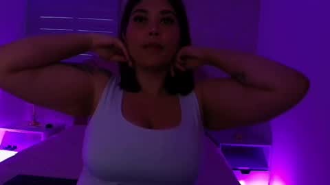 Snapshot of miia_01_ chatting on 11.08.25 Mia online show from 11.08.25