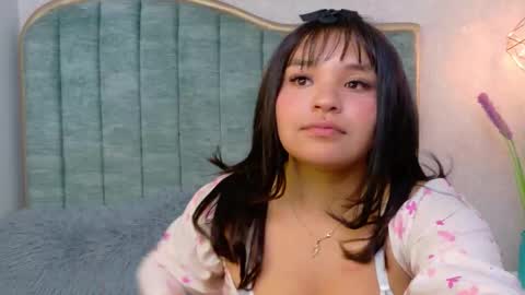 Snapshot of miia_aurora chatting on 11.25.25 MIA online show from 11.25.25