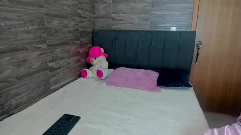 Snapshot of miia_belll chatting on 03.18.26 Mia online show from 03.18.26