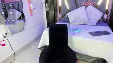 Snapshot of miia_deluxe_ chatting on 06.17.26 miia_deluxe_ online show from 06.17.26