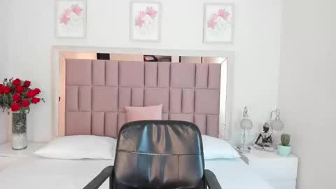 Mia  online show from 02.15.25