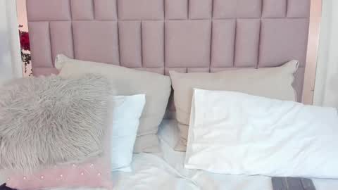 Mia  online show from 03.10.25