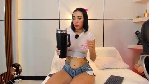 Snapshot of miia_parker_ chatting on 10.21.25 online show from 10.21.25