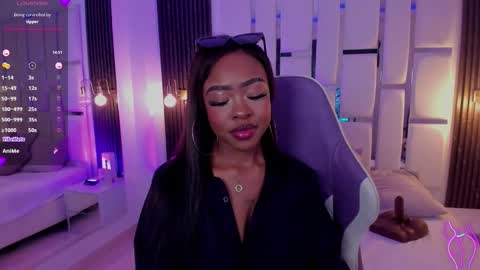 Miia Schwarz  online show from 10.20.25