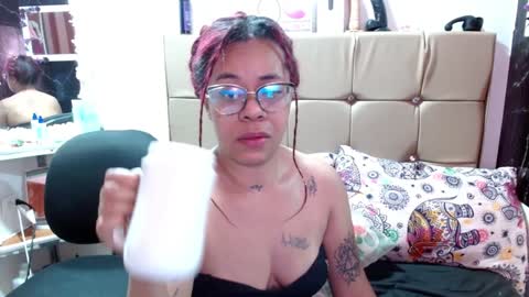 Snapshot of miia_spencer_ chatting on 01.04.25 miia online show from 01.04.25