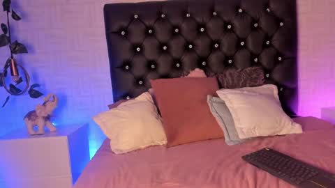 Snapshot of miia_taylor_1_ chatting on 02.26.25 Mia online show from 02.26.25