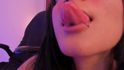 Mia  online show from 02.14.26