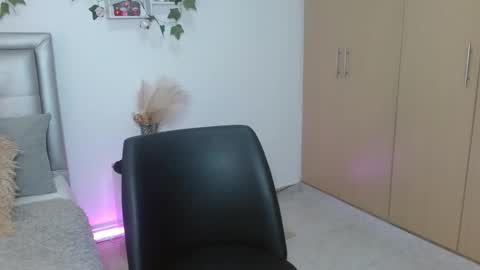 Snapshot of miiaa_k chatting on 04.20.26 miiaa_k online show from 04.20.26
