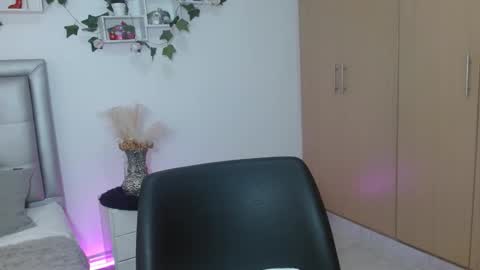 Snapshot of miiaa_k chatting on 05.05.26 miiaa_k online show from 05.05.26
