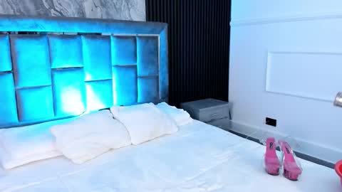 Snapshot of miiaamonroee chatting on 09.10.25 Mia Monroe online show from 09.10.25