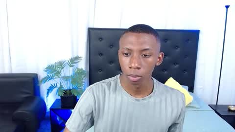 Snapshot of miiloo18 chatting on 11.04.25 Jordan online show from 11.04.25