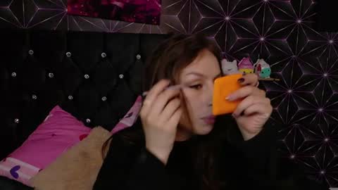 Snapshot of miis_beellaa chatting on 06.11.26 miis_beellaa online show from 06.11.26