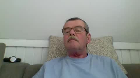 Snapshot of mikael42 chatting on 04.25.26 mikael42 online show from 04.25.26
