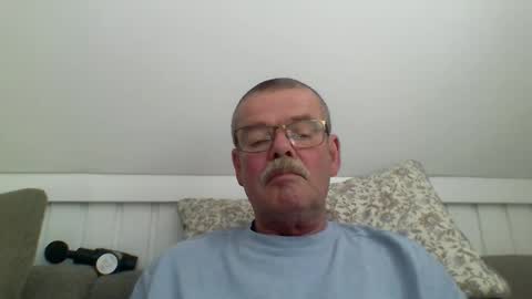 Snapshot of mikael42 chatting on 05.18.26 mikael42 online show from 05.18.26