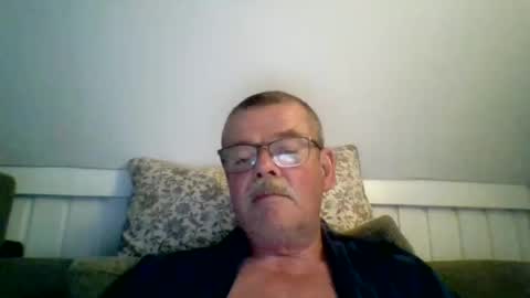 Snapshot of mikael42 chatting on 05.25.26 mikael42 online show from 05.25.26