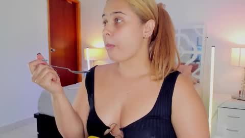 Mikaela blondie bigass online show from 02.09.26