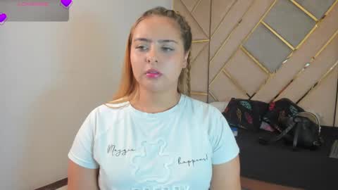 Snapshot of mikaelastonne chatting on 04.20.26 Mikaela blondie bigass online show from 04.20.26