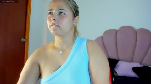 Snapshot of mikaelastonne chatting on 04.23.26 Mikaela blondie bigass online show from 04.23.26