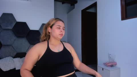 Snapshot of mikaelastonne chatting on 04.26.26 Mikaela blondie bigass online show from 04.26.26