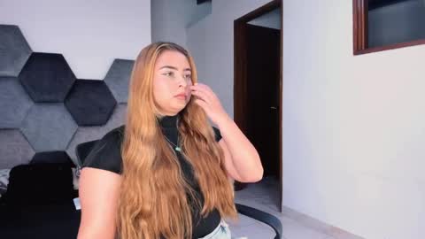 Snapshot of mikaelastonne chatting on 04.27.26 Mikaela blondie bigass online show from 04.27.26
