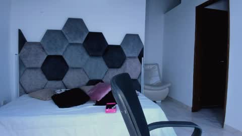 Snapshot of mikaelastonne chatting on 05.01.26 Mikaela blondie bigass online show from 05.01.26
