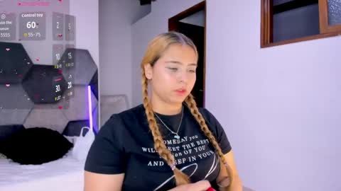 Snapshot of mikaelastonne chatting on 05.04.26 Mikaela blondie bigass online show from 05.04.26