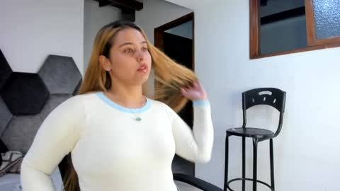 Snapshot of mikaelastonne chatting on 05.11.26 Mikaela blondie bigass online show from 05.11.26