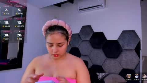 Snapshot of mikaelastonne chatting on 05.13.26 Mikaela blondie bigass online show from 05.13.26