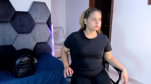 Snapshot of mikaelastonne chatting on 05.15.26 Mikaela blondie bigass online show from 05.15.26