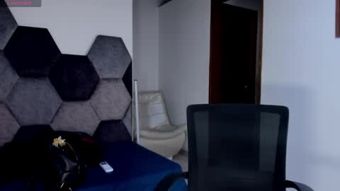 Snapshot of mikaelastonne chatting on 05.17.26 Mikaela blondie bigass online show from 05.17.26