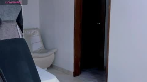 Snapshot of mikaelastonne chatting on 05.22.26 Mikaela blondie bigass online show from 05.22.26