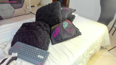 Snapshot of mikaelastonne chatting on 05.24.26 Mikaela blondie bigass online show from 05.24.26