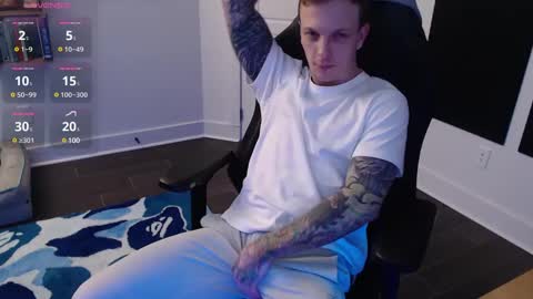 MikahisHung online show from 01.11.25