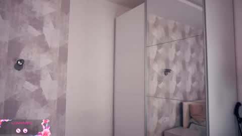 Snapshot of mikaspence chatting on 11.28.25 Viola online show from 11.28.25