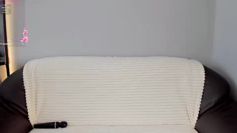 Snapshot of mikasssu chatting on 10.25.25 mikasssu online show from 10.25.25