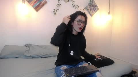 Snapshot of mikaza_akerman chatting on 06.05.26 mikaza online show from 06.05.26