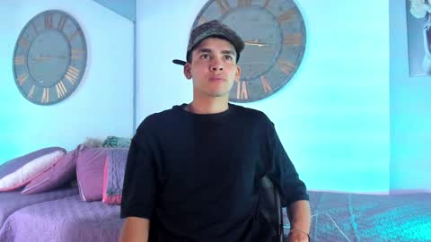 Snapshot of mike_0233 chatting on 12.17.24 Mike 0233 online show from 12.17.24