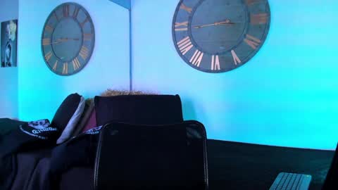 Snapshot of mike_0233 chatting on 12.18.24 Mike 0233 online show from 12.18.24