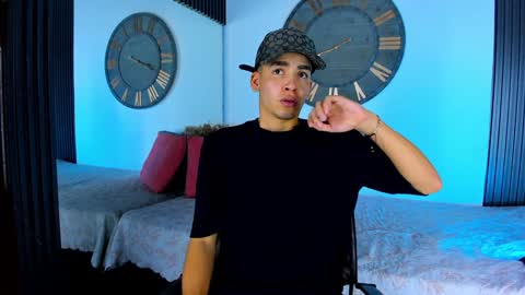 Snapshot of mike_0233 chatting on 02.09.25 Mike 0233 online show from 02.09.25