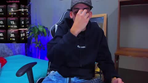 Snapshot of mike_0233 chatting on 03.09.25 Mike 0233 online show from 03.09.25