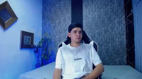 Snapshot of mike_0233 chatting on 10.16.25 Mike 0233 online show from 10.16.25