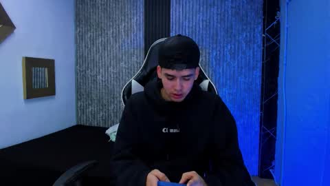 Mike 0233 online show from 12.17.25