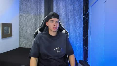 Mike 0233 online show from 12.20.25