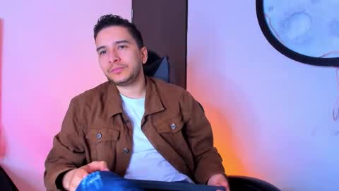 Snapshot of mike_256 chatting on 11.12.25 Mike online show from 11.12.25