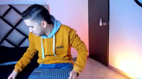 Snapshot of mike_256 chatting on 11.27.25 Mike online show from 11.27.25