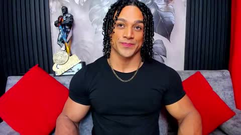 Snapshot of mike_estevess chatting on 10.08.25 online show from 10.08.25